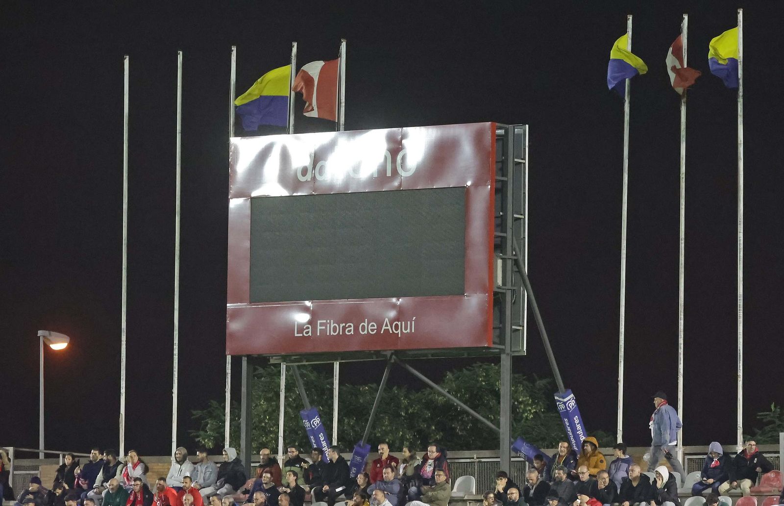 El videomarcador del Nuevo Mirador, apagado durante el partido contra el Fuenlabrada.