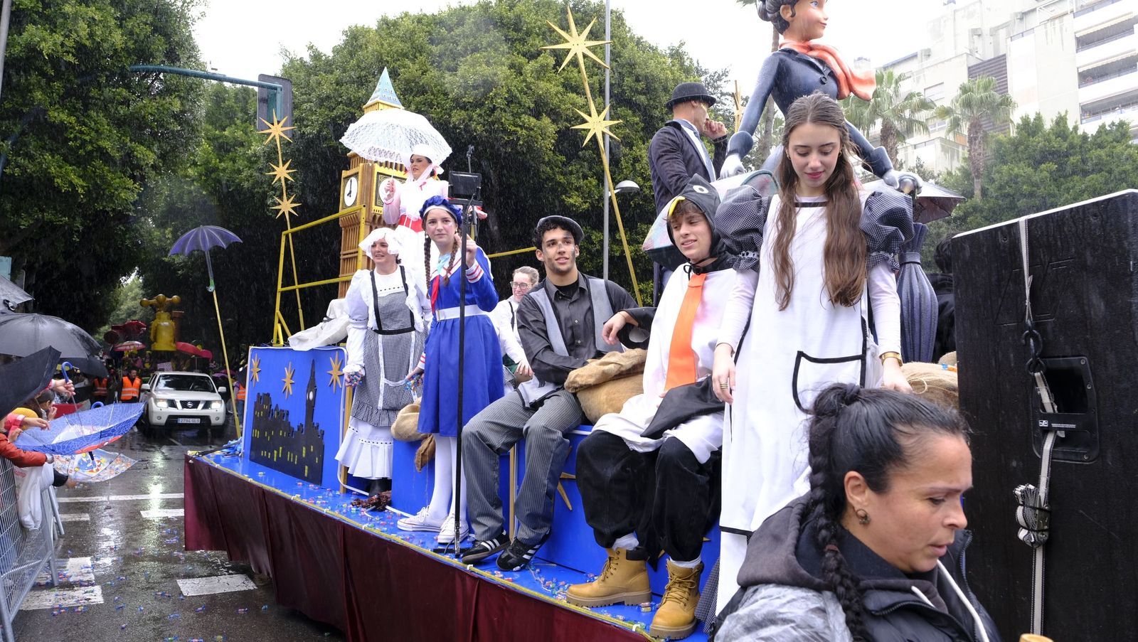 Fotografías de la cabalgata de los Reyes Magos pasada por agua en Almería