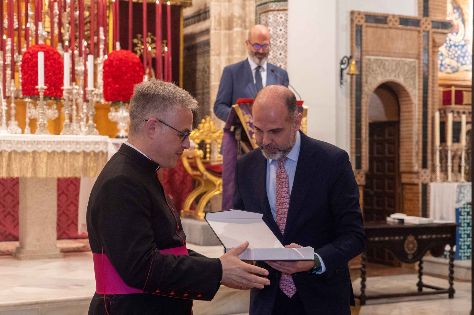 Fotografías de la entrega de distinciones tras la XXXII Exaltación a la Saeta de Huelva