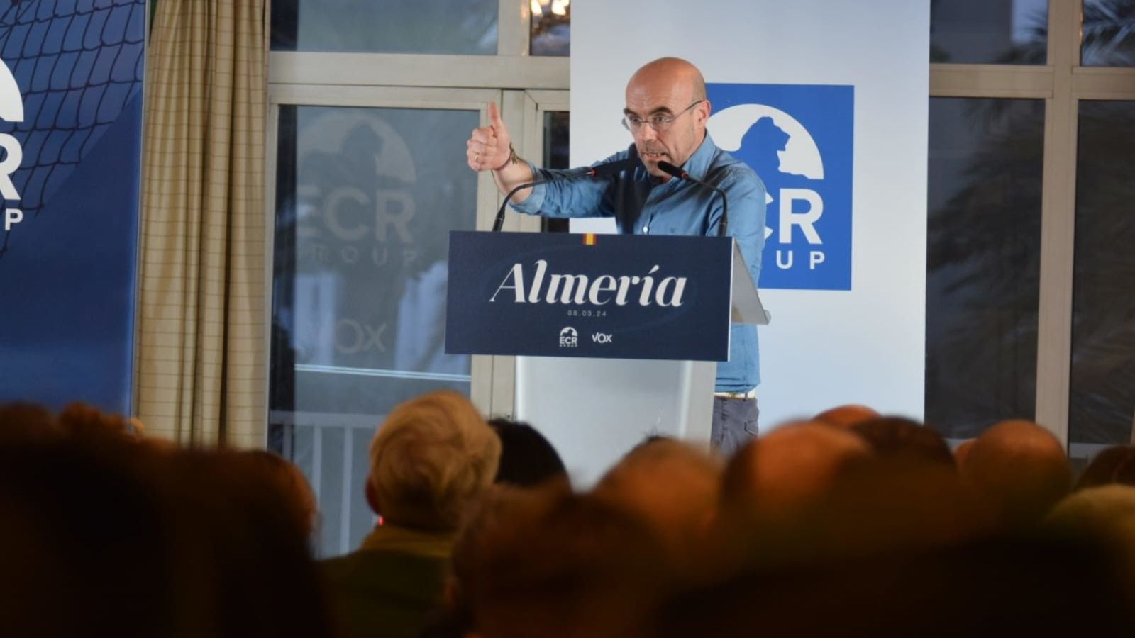 El portavoz del grupo europeo de VOX participa este viernes en una mesa sectorial en Almería