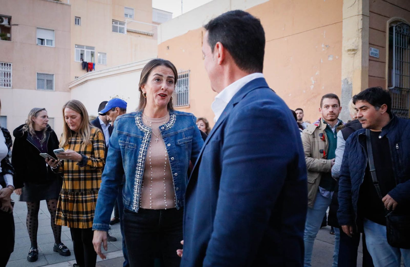 Imágenes del monolito en homenaje a las víctimas de violencia de género