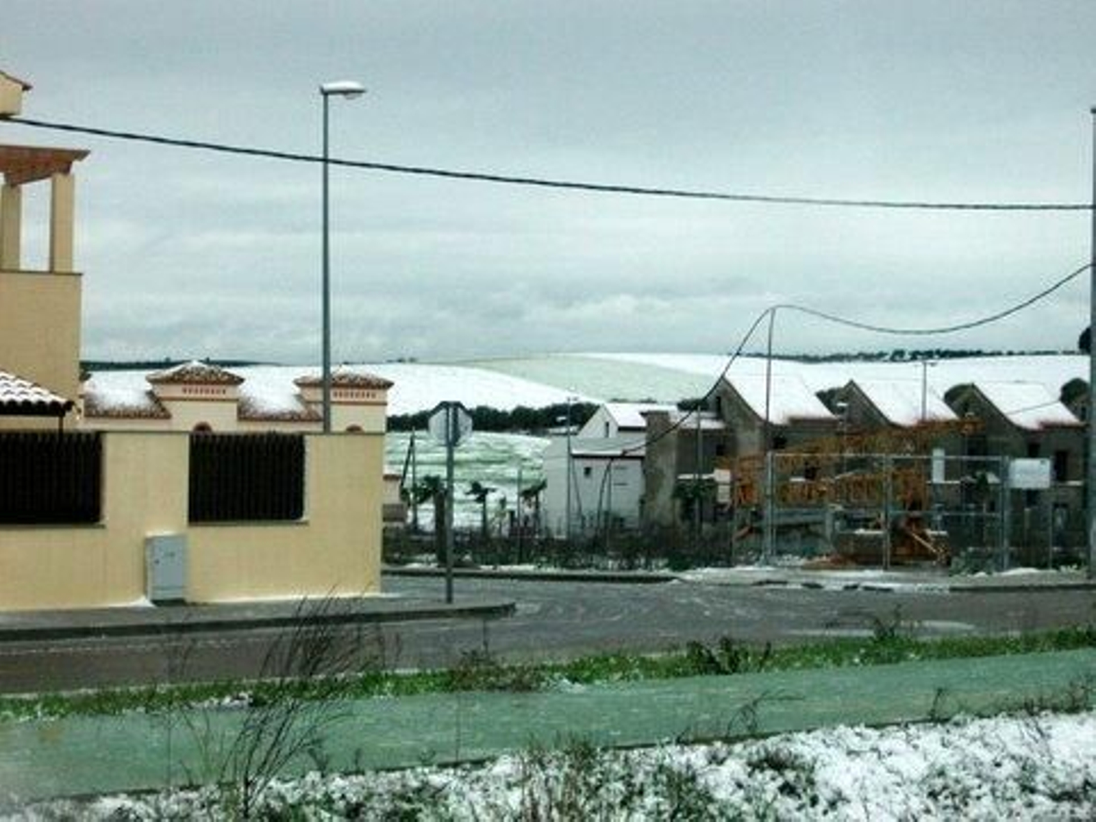 El pueblo de Castiblanco repleto de nieve./ Antonio Barea Sánchez
