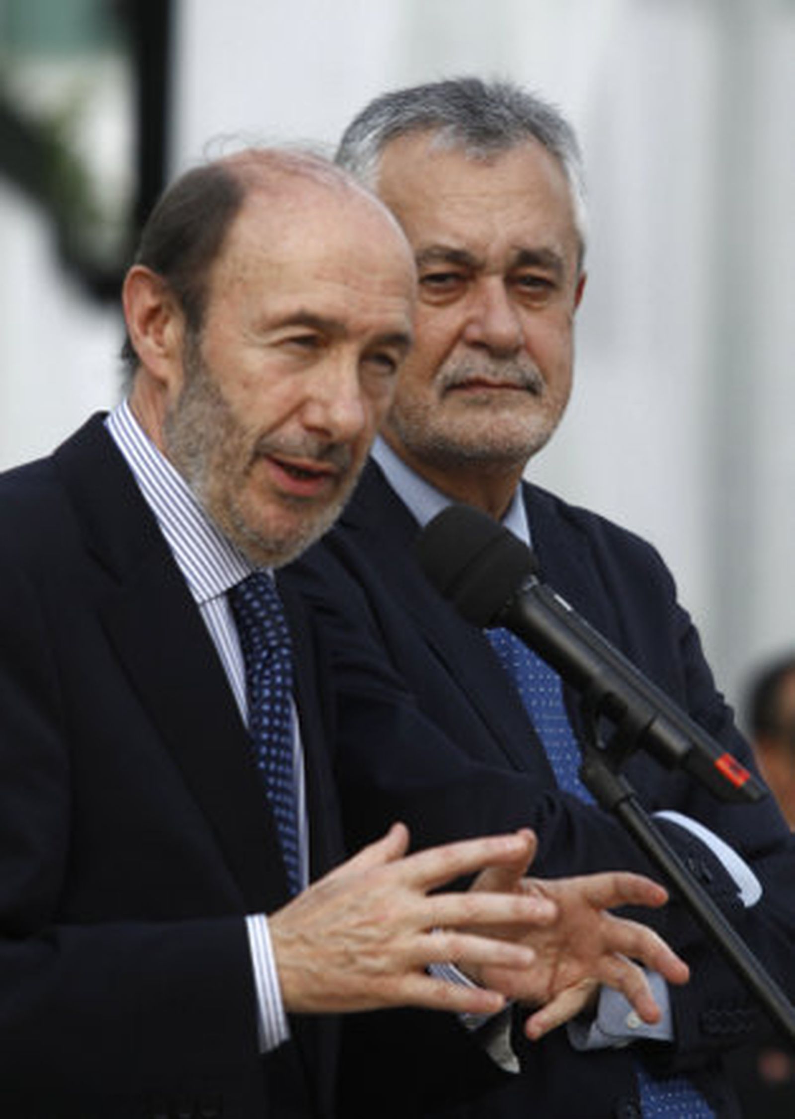 Rubalcaba confiesa que su "amigo" Griñán le apoyó antes del Comité Federal