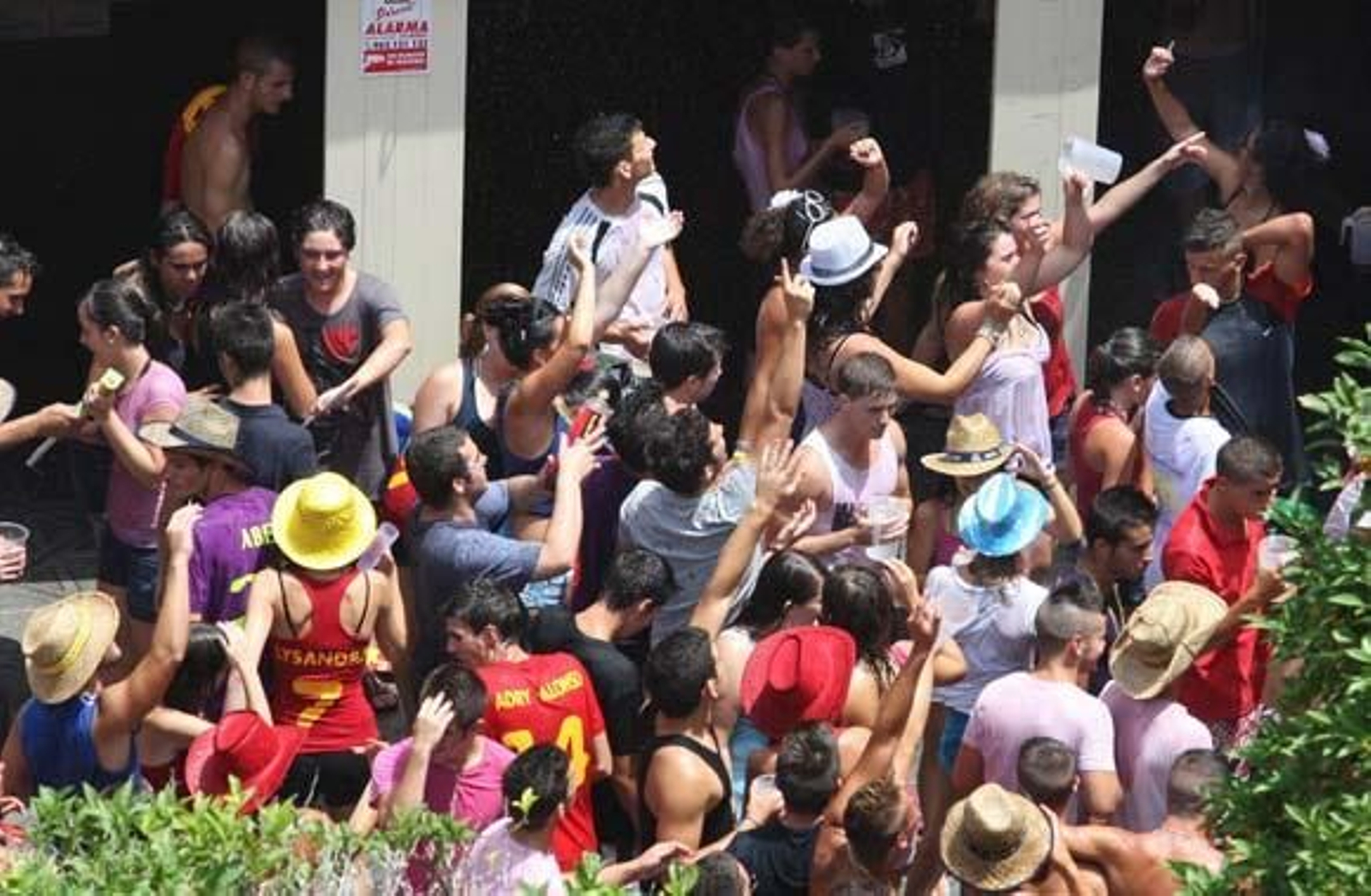 Los linenses se volcaron en la celebración del Domingo Rociero y el Real y el centro tuvieron un gran ambiente

Foto: Paco Guerrero