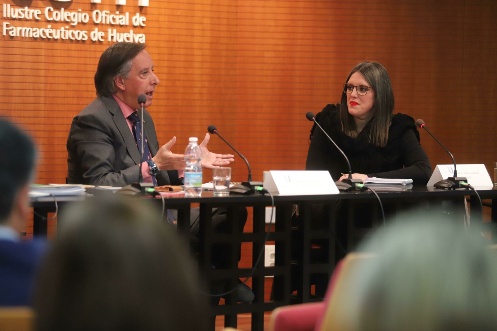 Alfredo Flores y Raquel Rendón, en un instante de la entrevista-ponencia.