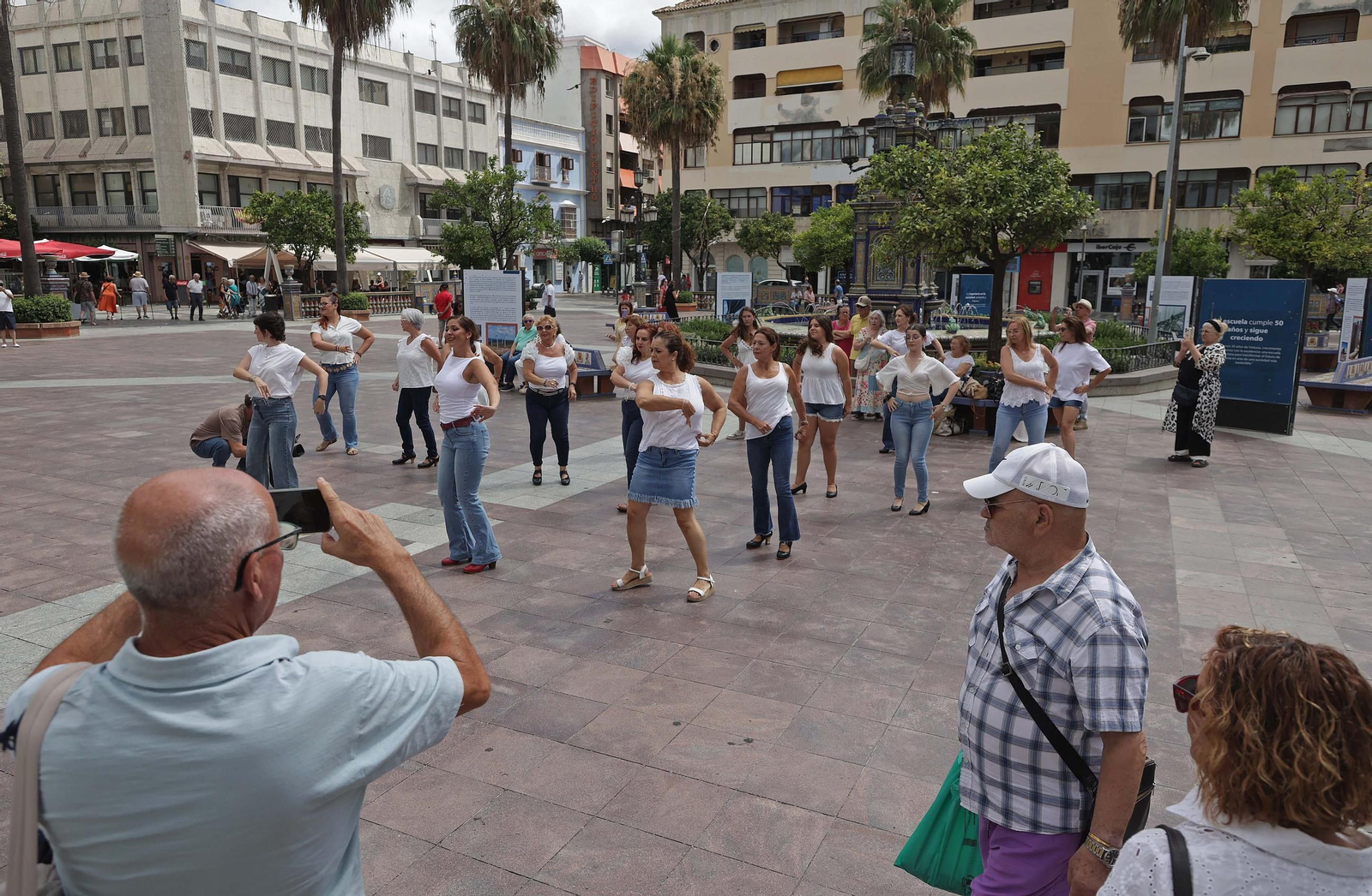 Fotos del flashmob flamenco en la Plaza Alta de Algeciras