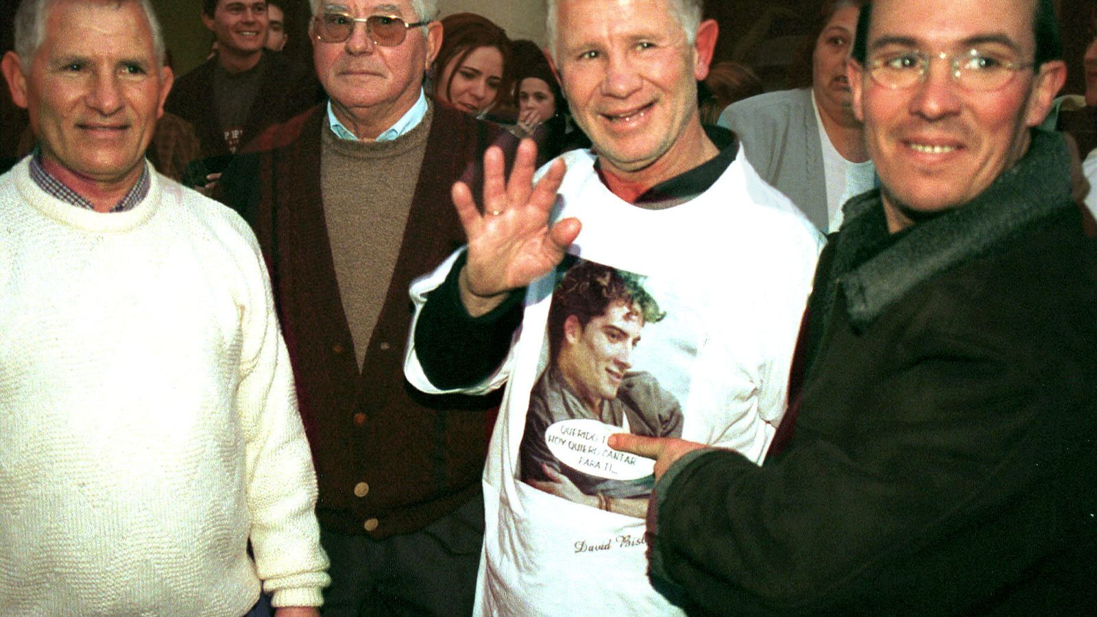 José Bisbal con una camiseta de su hijo.