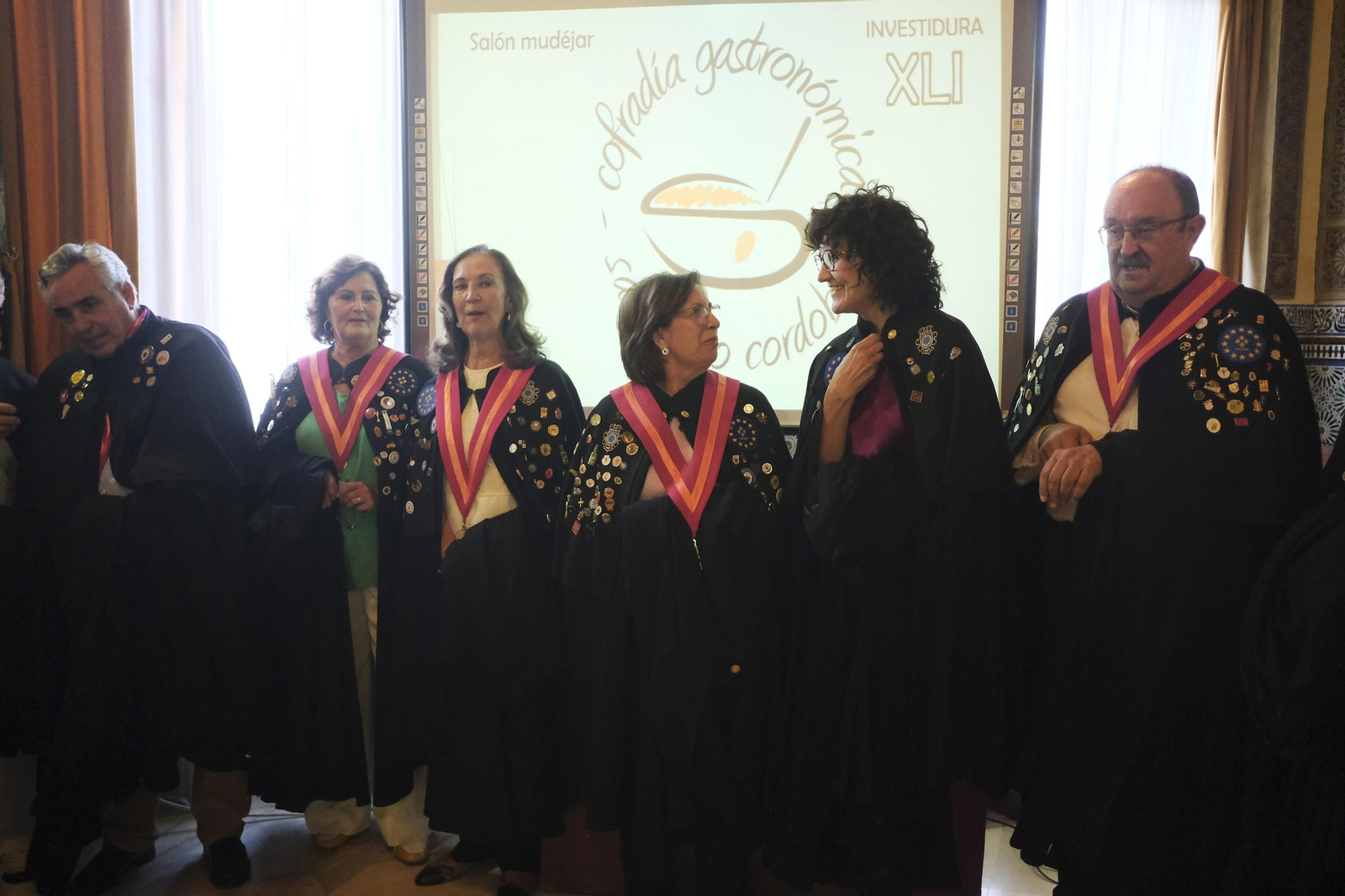 El alcalde de Córdoba es investido Cofrade de Honor de la Cofradía del Salmorejo, en imágenes