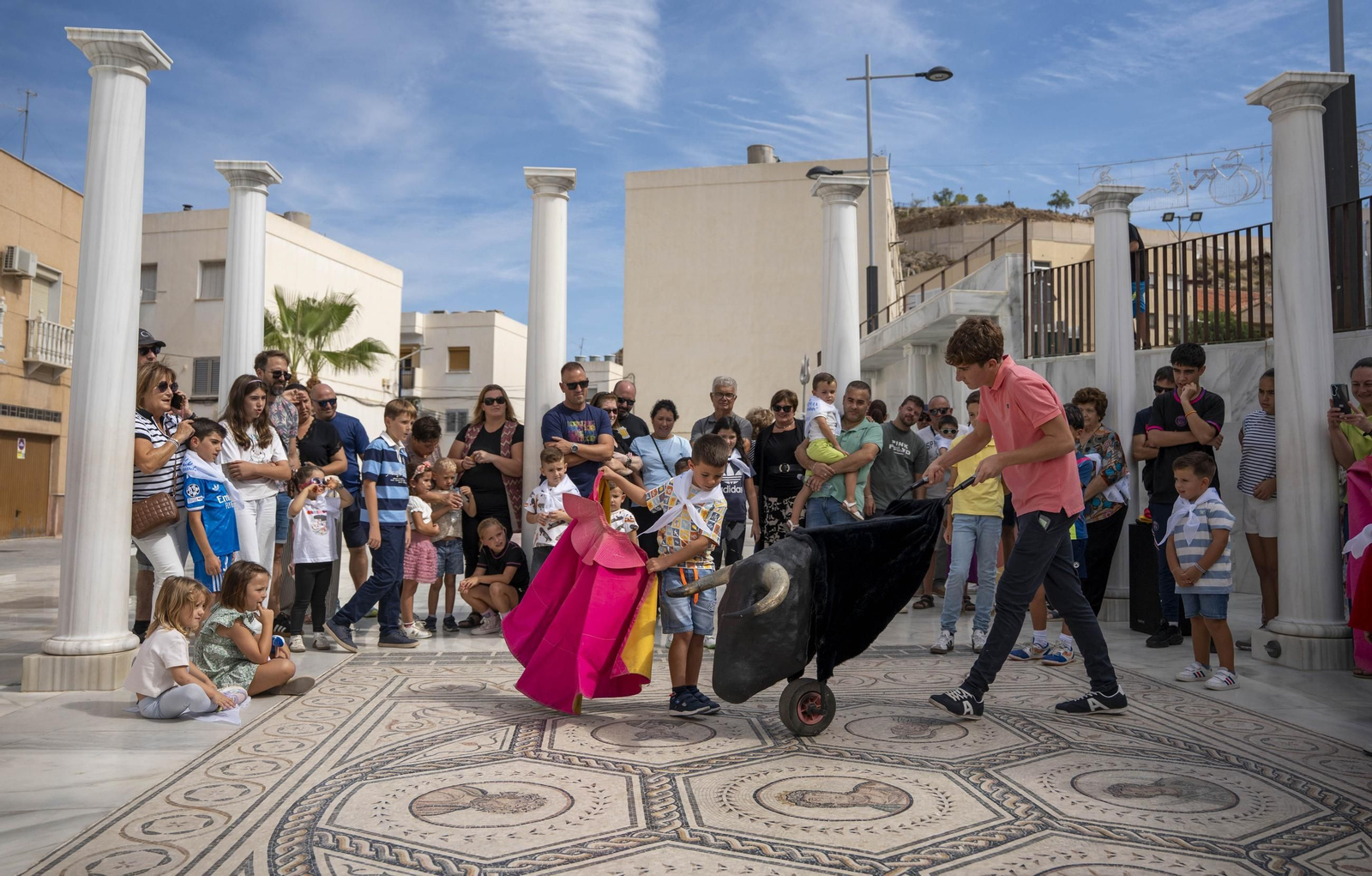 Las imágenes del taller de toros para niños y toro mecánico en Macael