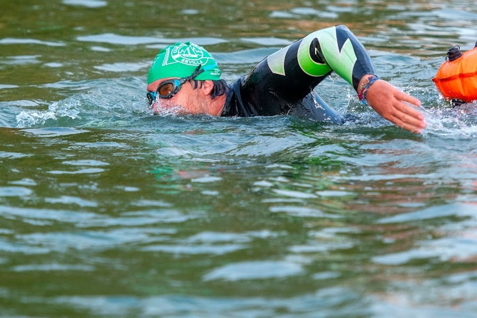Triatlón a lo largo del Guadalquivir a beneficio de la Fundación Vicente Ferrer