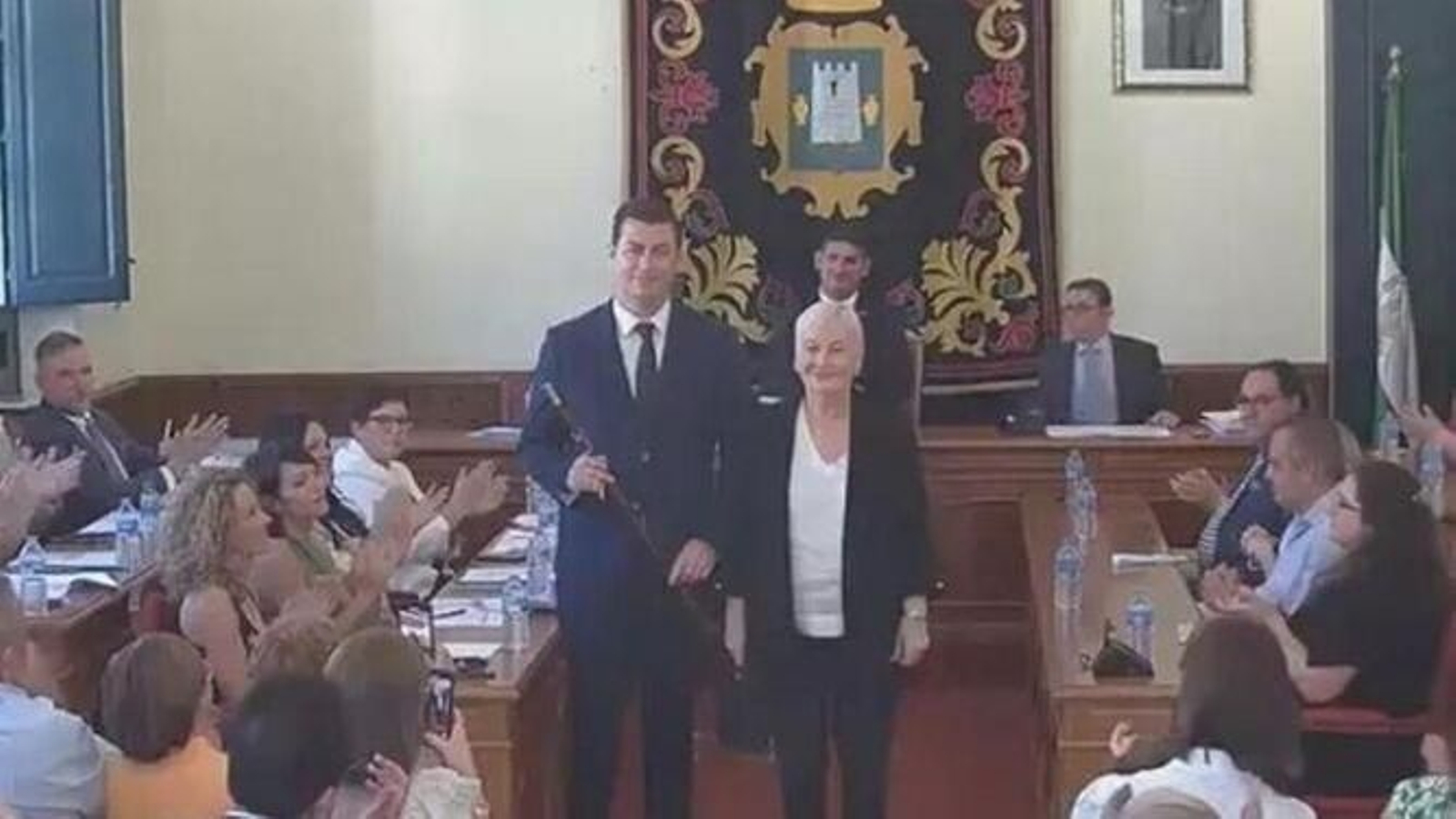 El alcalde de Níjar, José Francisco Garrido, con el bastón de mando, el día de su investidura