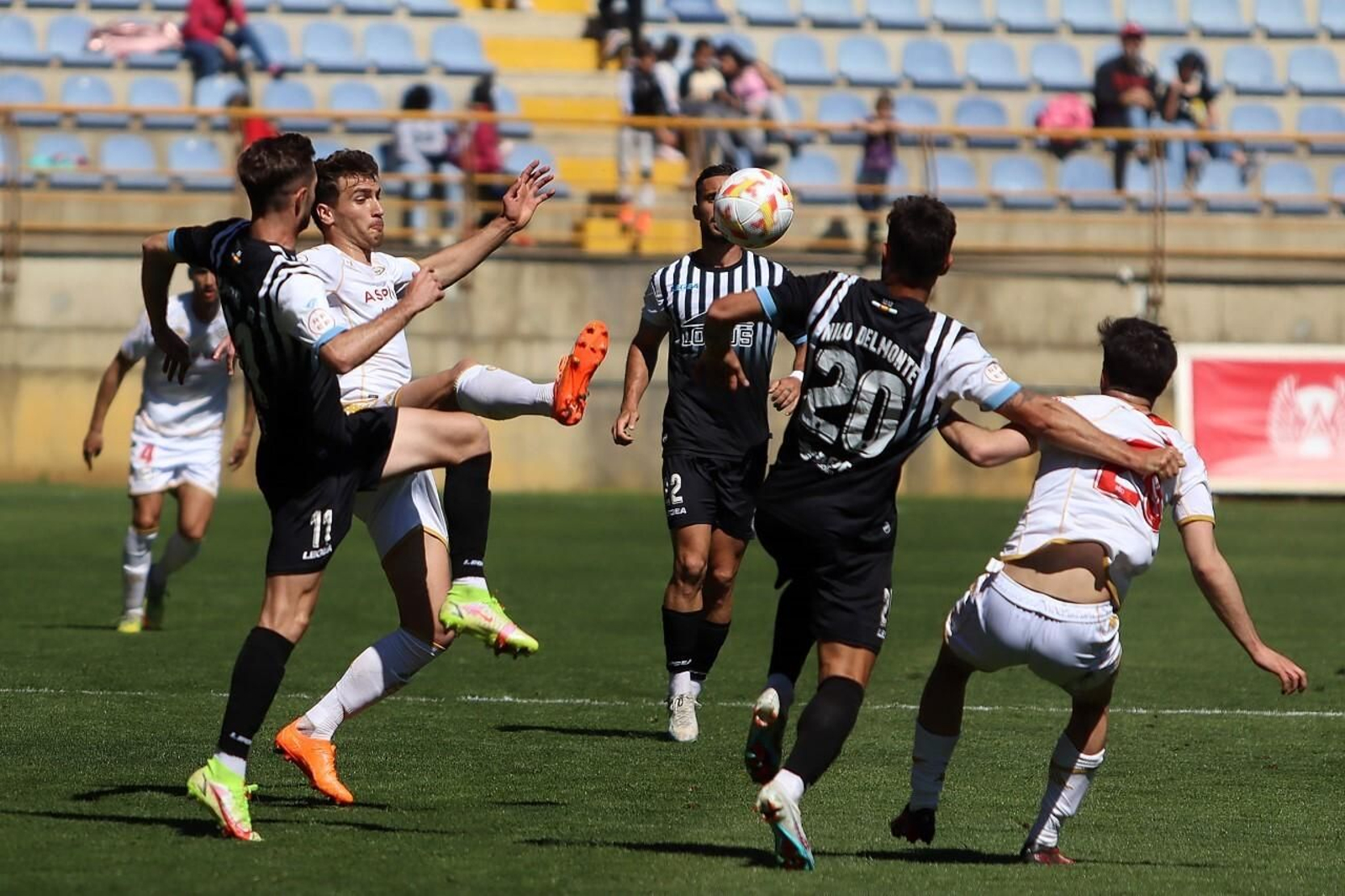 Las fotos del Cultural Leonesa-Balona (1-1)