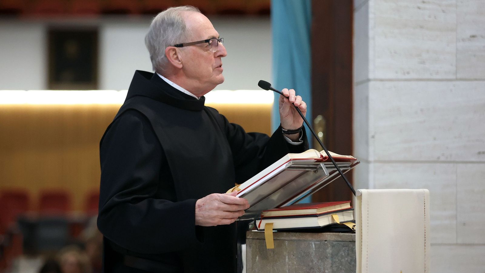 Imágenes de la bendición de María Santísima de los Enfermos y Reina de Todos los Santos