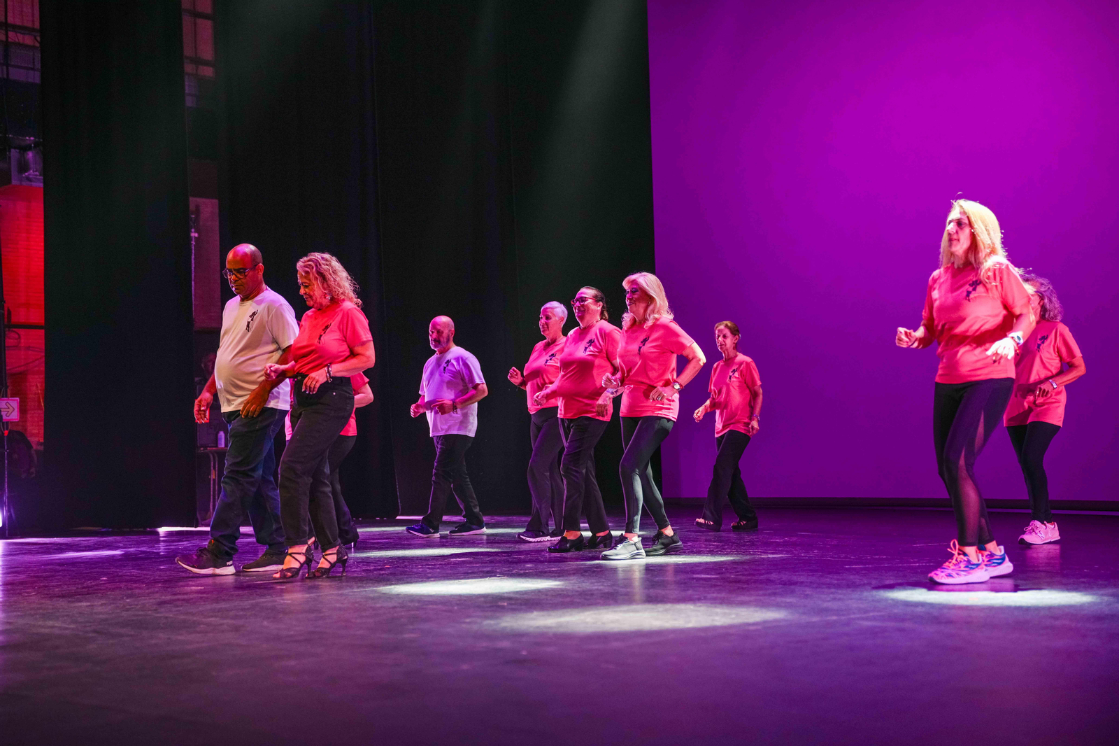 Imágenes de la gala de clausura de los talleres de mayores de Almería