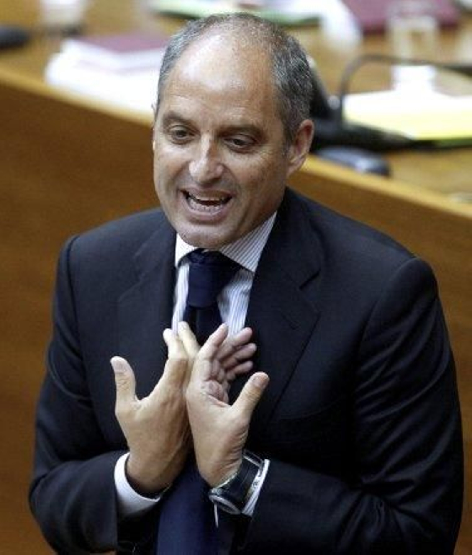 Camps se sentará en el banquillo por recibir trajes de la trama 'Gürtel'