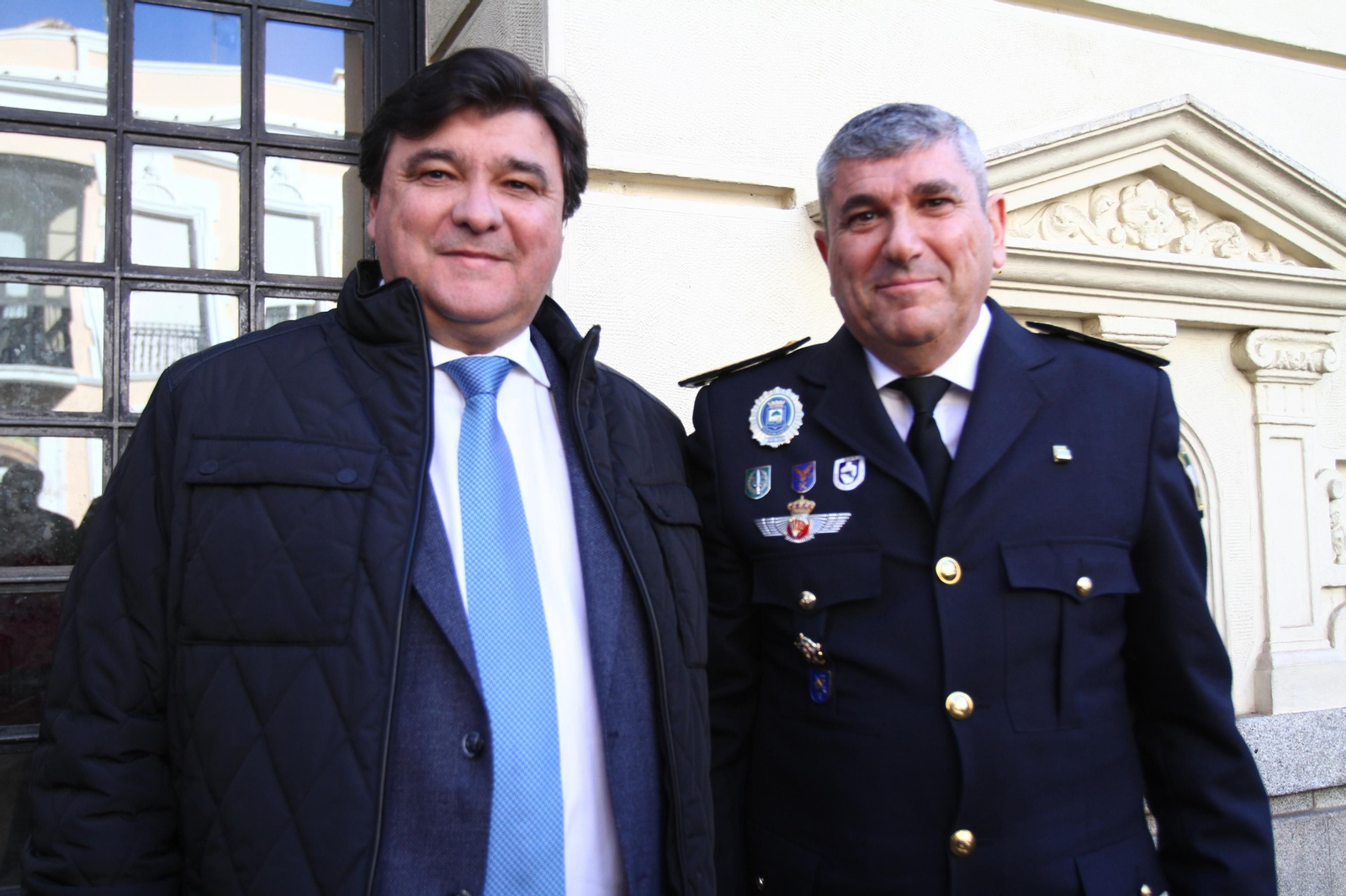 La policía Local entrega las medallas en el día de su patrón