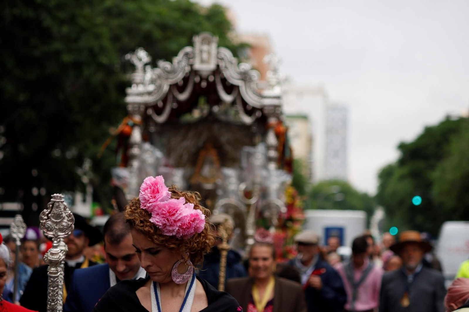 La salida de la hermandad del Rocío de Cádiz, en imágenes