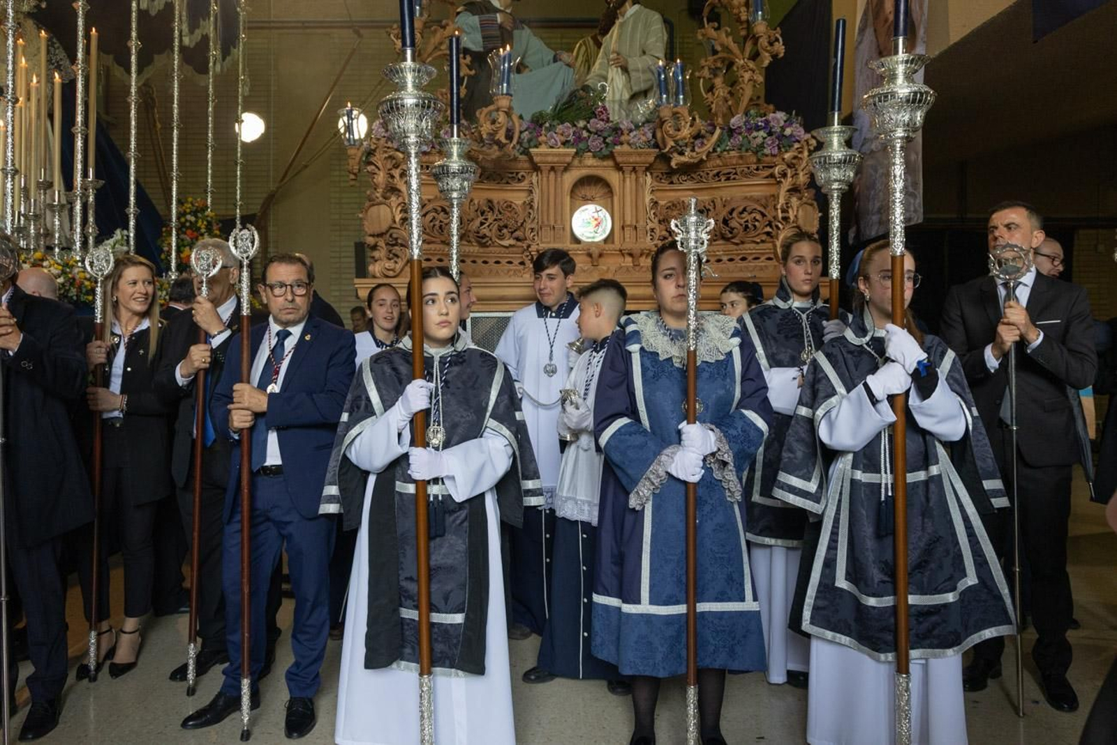 La temida lluvia impide el desarrollo normal de este Martes Santo