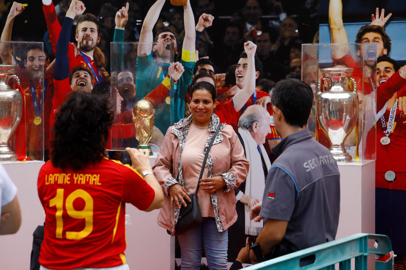 Los colegios de Córdoba disfrutan de la Fan Zone de la selección española, en imágenes