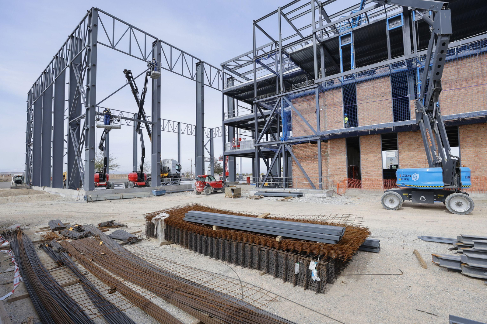 Obras del edificio de investigación UGR-DONES,  en el parque tecnológico de Escúzar