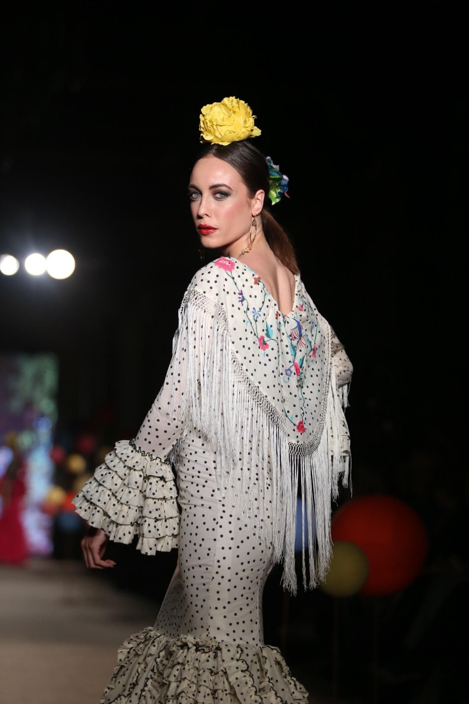 Cómo llevar el traje de flamenca blanco y negro esta temporada