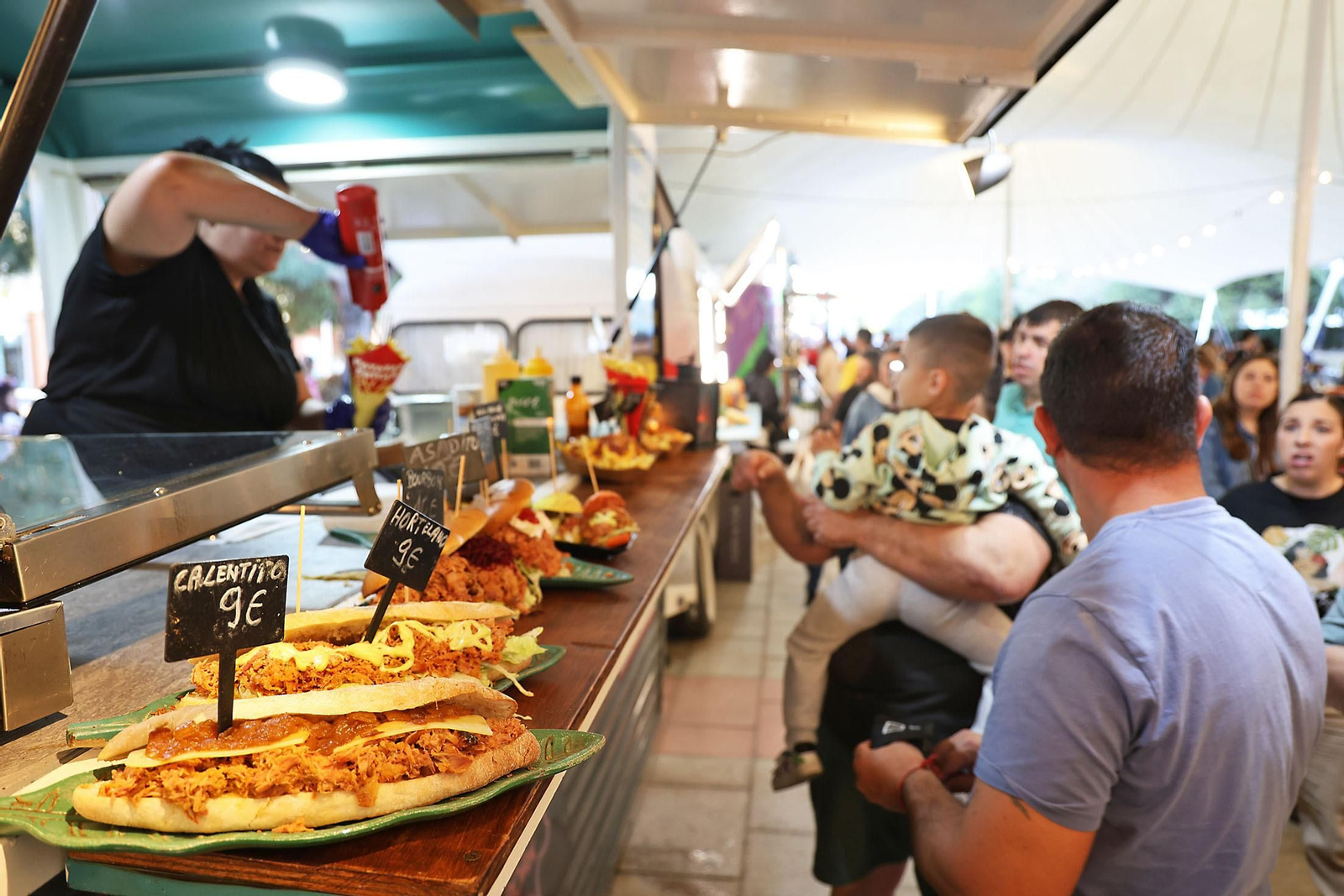 Imágenes del Festival Mundial de Foodtrucks y los cantajuegos DIsney en Huelva