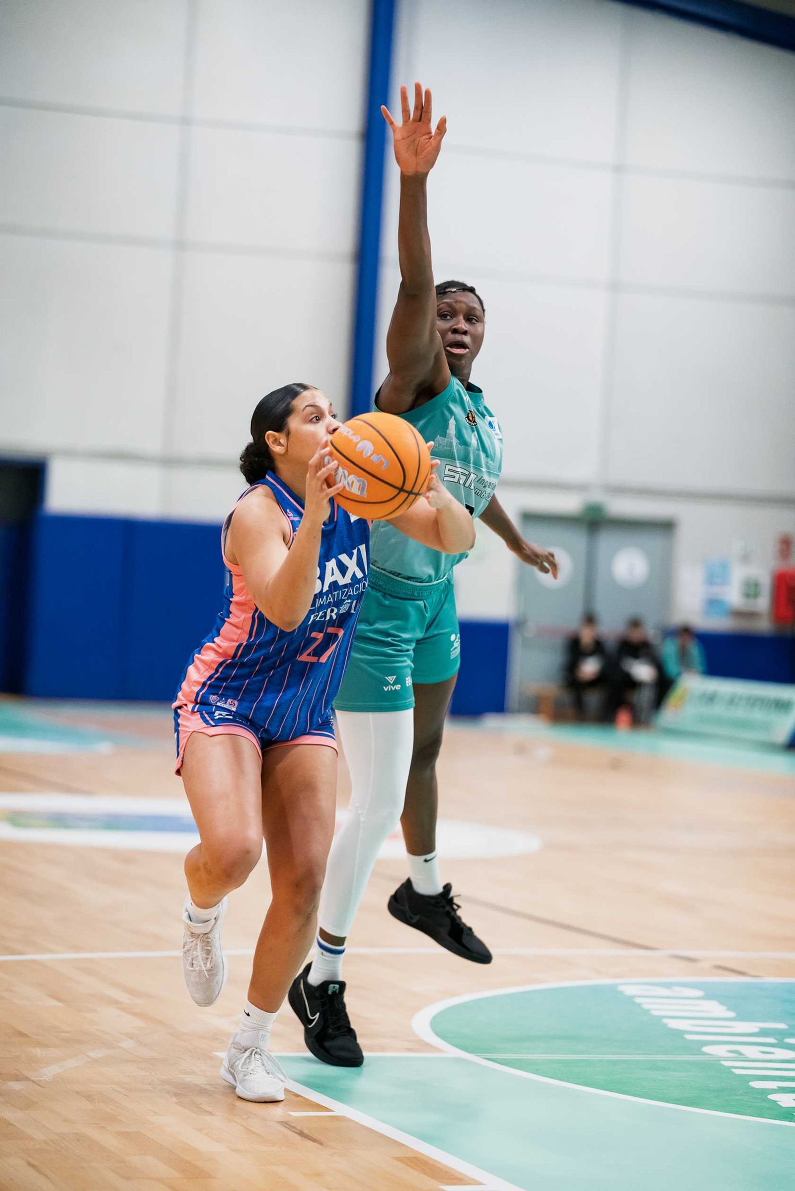 CAB Estepona-Baxi Ferrol: Partido redondo para hacer vibrar al Pineda