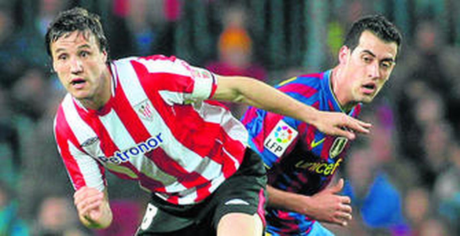 Gurpegui y Busquets, durante el partido de Liga en San Mamés, volverán a verse las caras en una cita a la que faltará por lesión Fernando Llorente.
