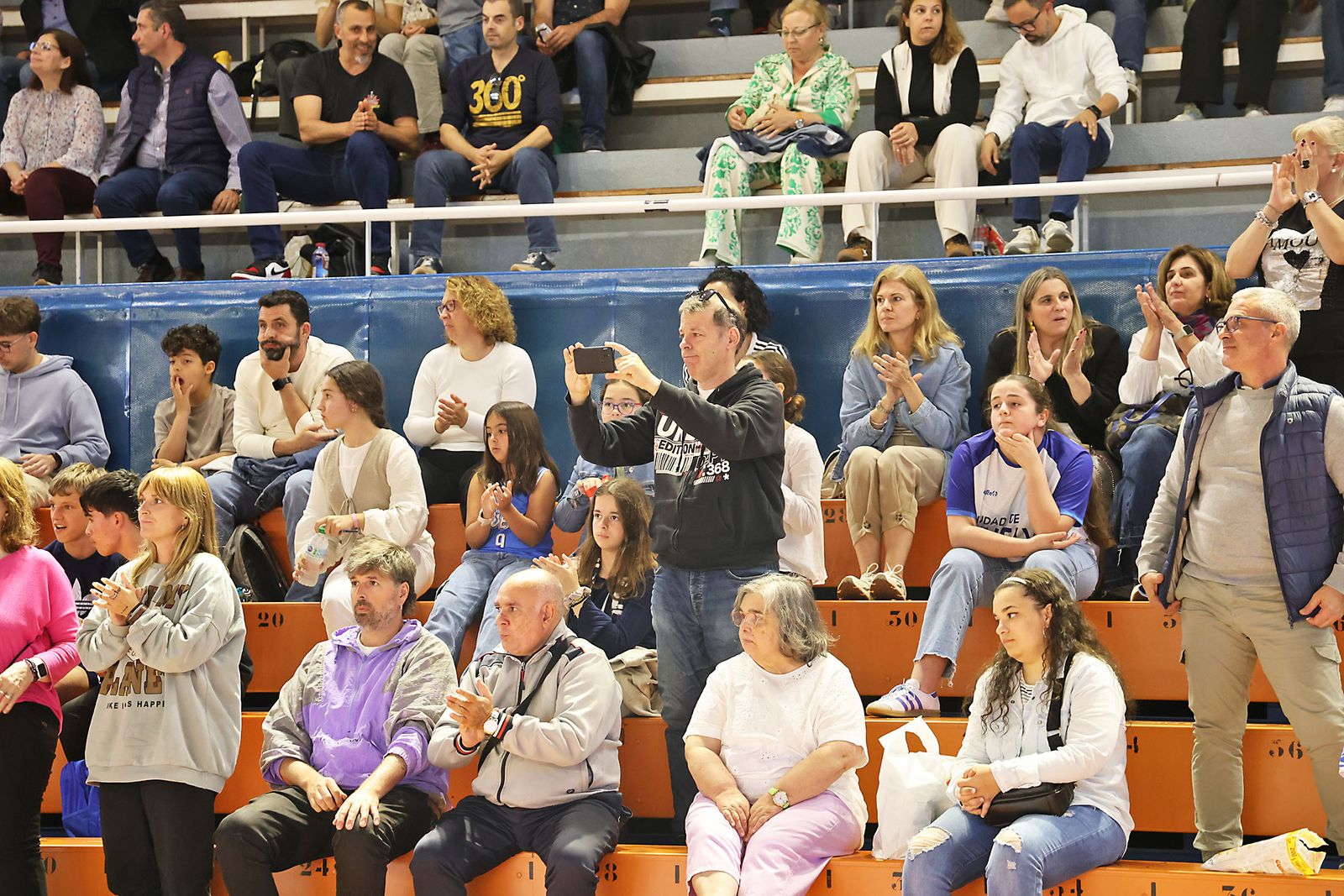 Las imágenes del partido de vuelta entre el Ciudad de Huelvay el Homs UE Mataró