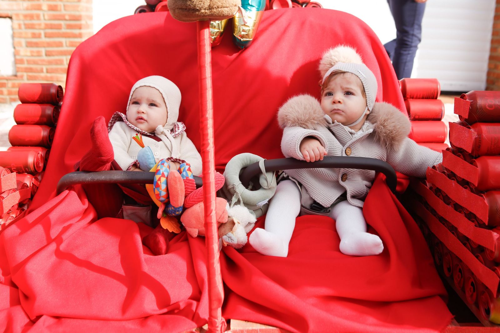 Búscate en las fotos del arrastre de latas 2026 en Los Barrios