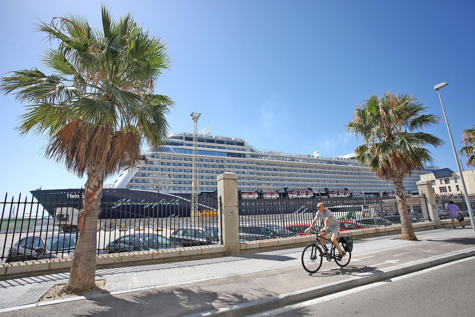 Un crucero atracado a inicios de julio en el puerto deCádiz.