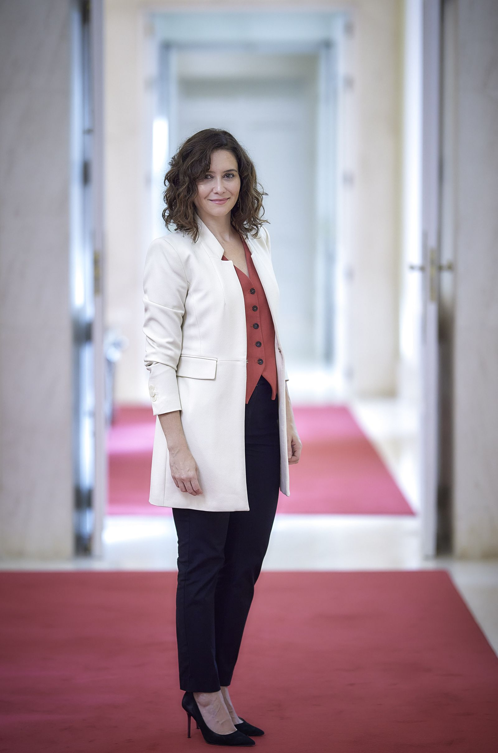 Todas las fotos de la entrevista a Ayuso