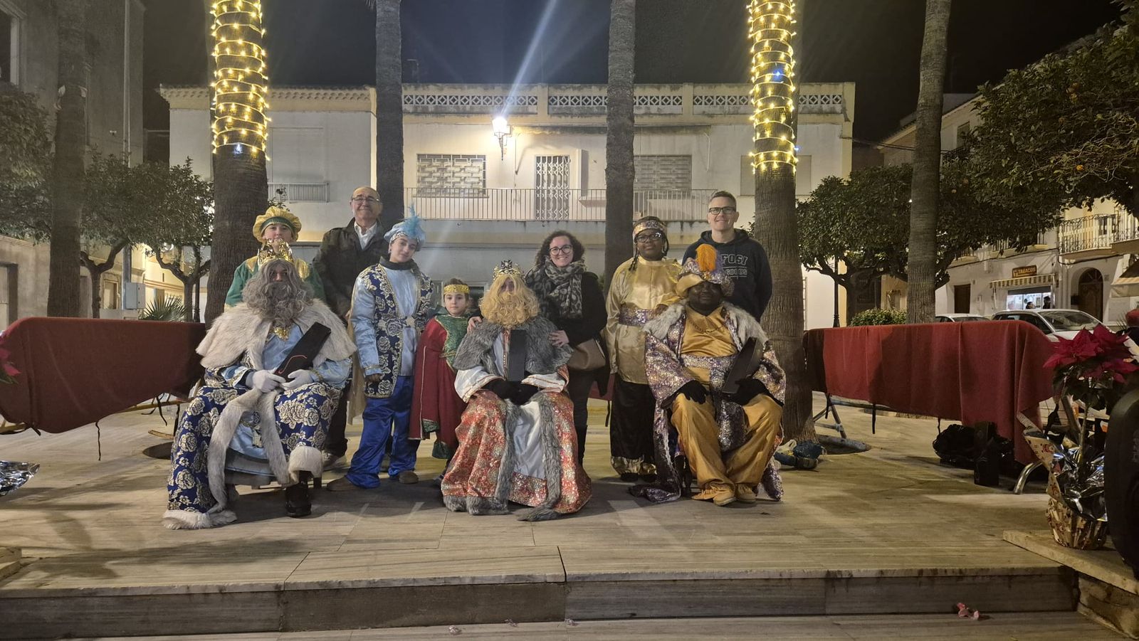 Turre se llena de luz y colorido con una mágica cabalgata, en imágenes