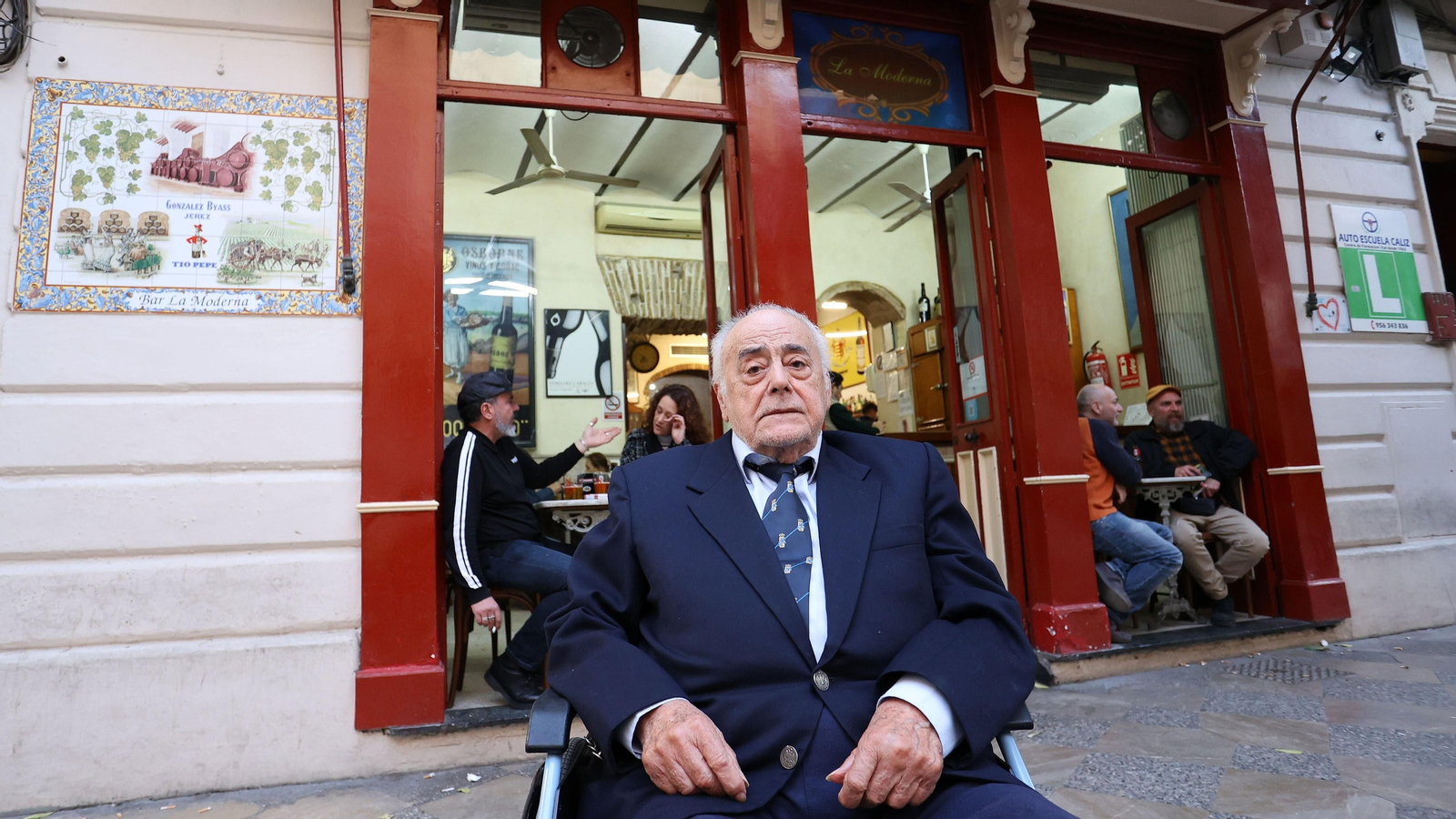 El sastre jerezano Antolín Díaz Salazar, este miércoles, en La Moderna.