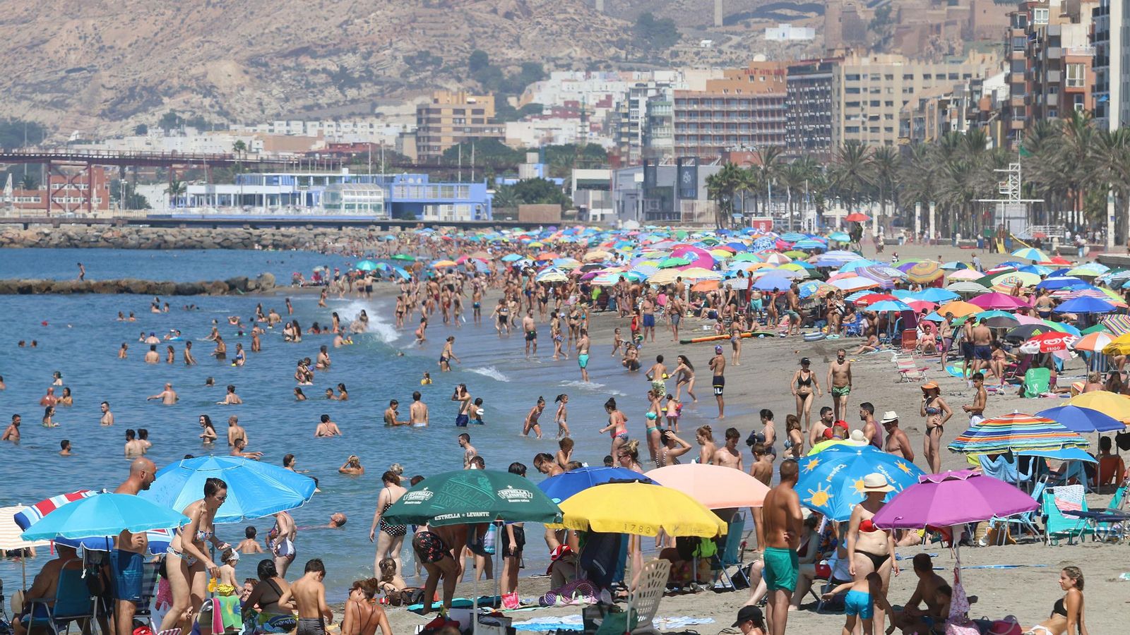 La playa de Almería en agosto de 2021.