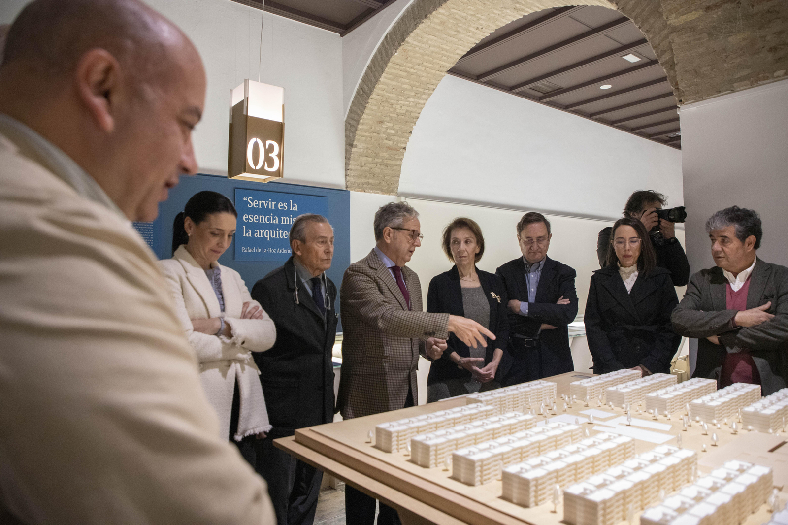 La exposición sobre la obra pública del arquitecto cordobés Rafael de La-Hoz, en imágenes