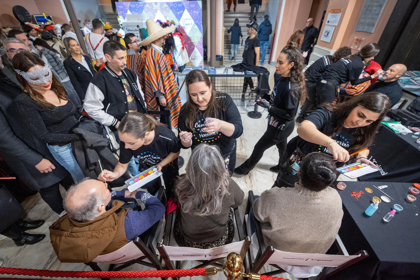 Búscate entre las mejores imágenes de la final del COAC 2024 del Carnaval de Cádiz