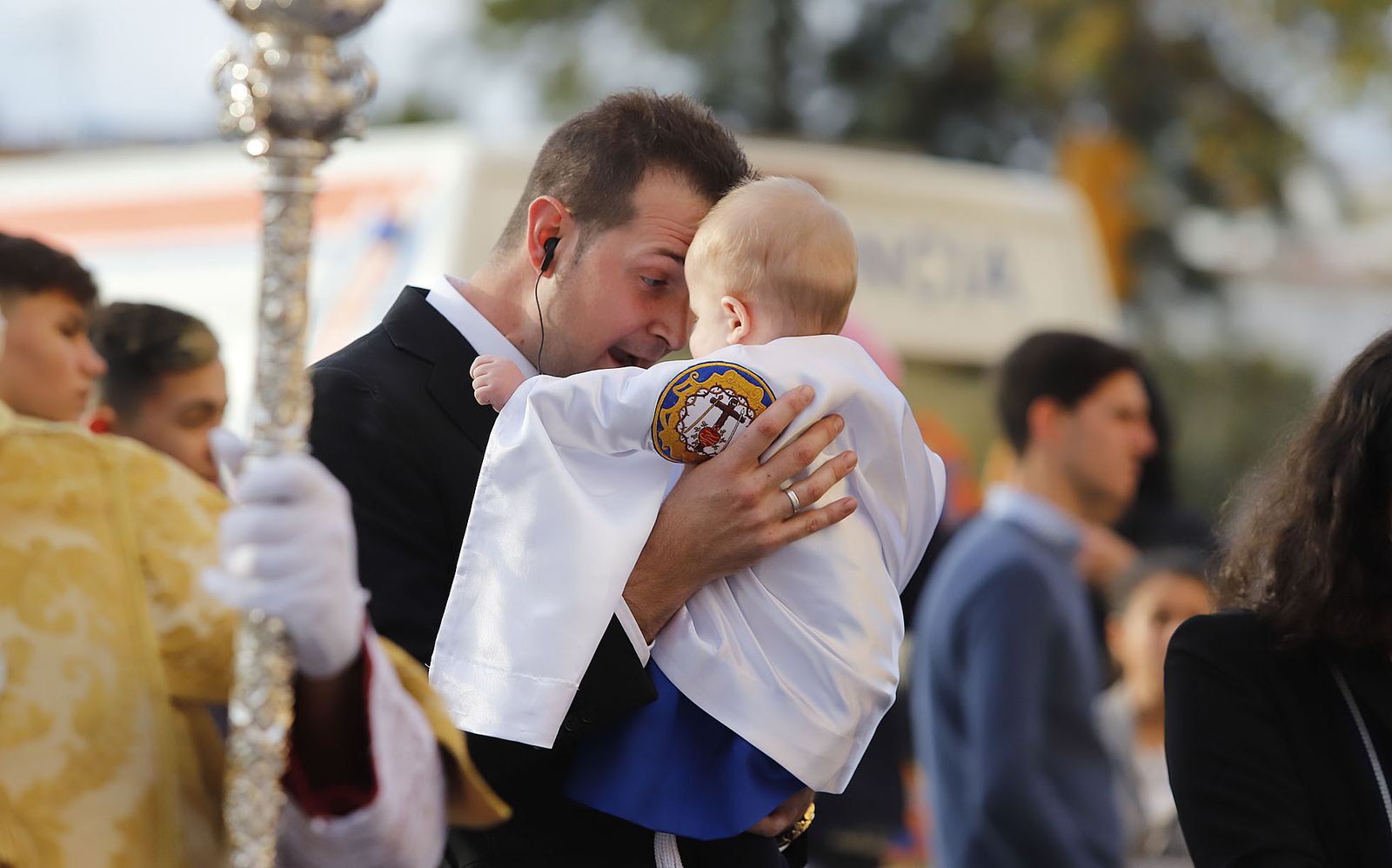 La Hermandad de la Sagrada Lanzada hace su estación de penitencia por las calles de Huelva