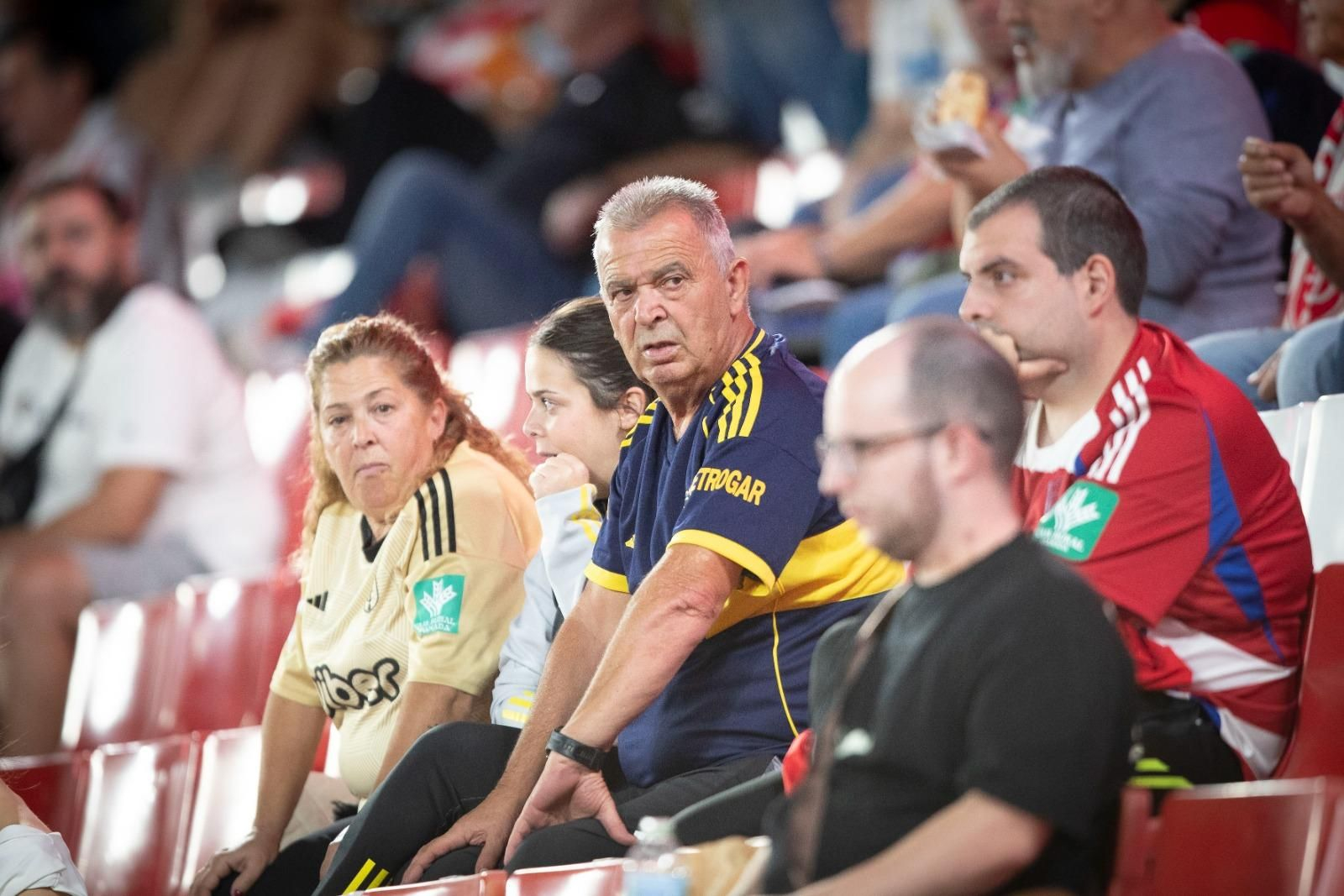 Encuéntrate en la grada de Los Cármenes en el Granada-Real Sociedad 'B'