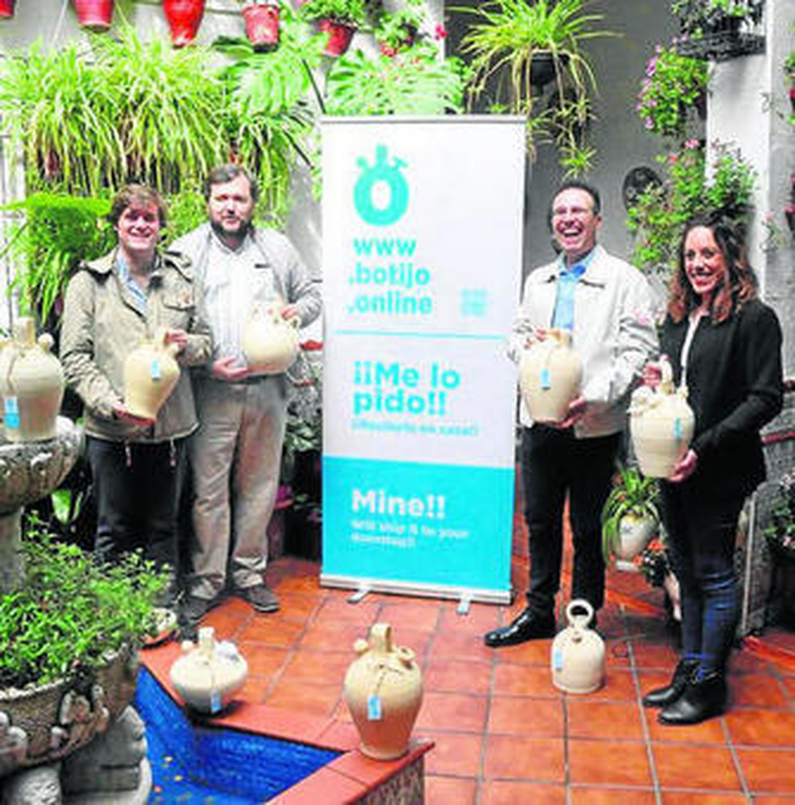 Presentación de la iniciativa, en un patio cordobés.