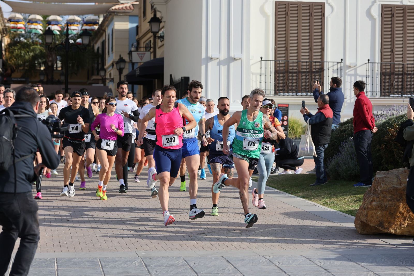 La Carrera Solidaria por el Día de la Mujer McArthurGlen, en fotos