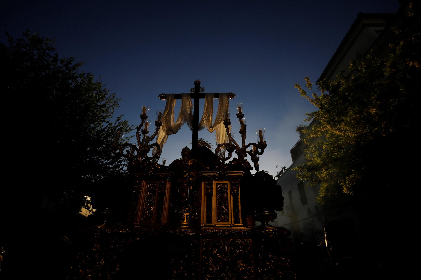 Jueves Santo en Córdoba: la procesión de Las Angustias, en imágenes