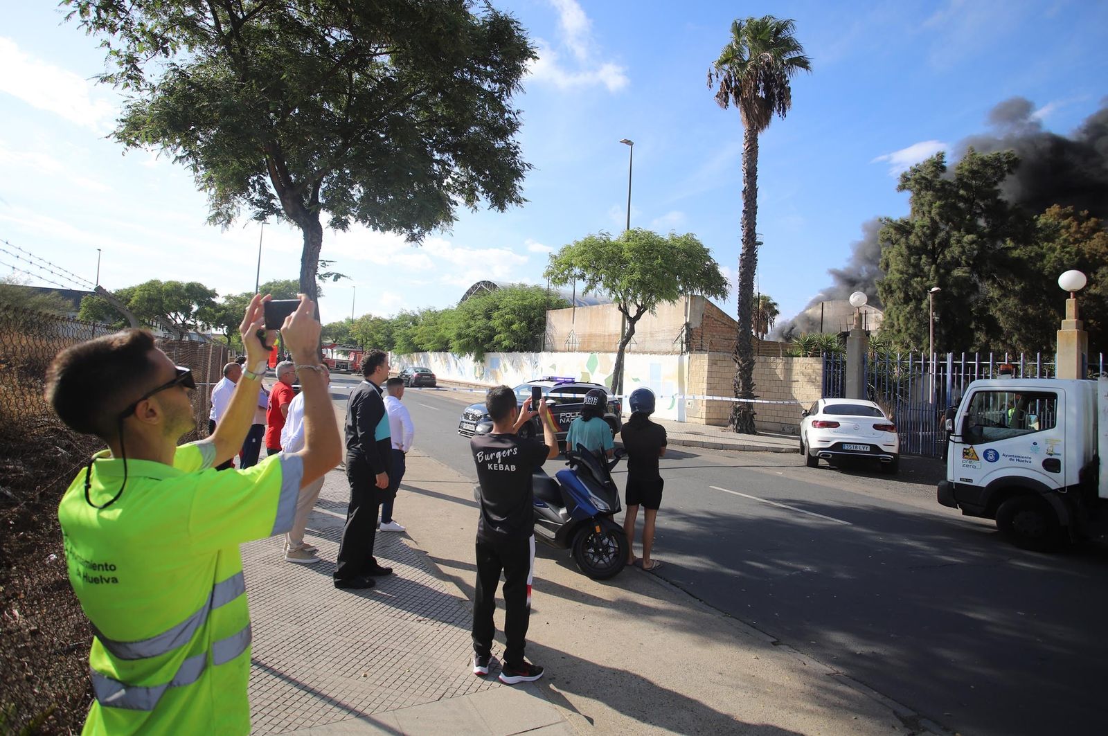Imágenes del incendio en las instalaciones de Hierros España