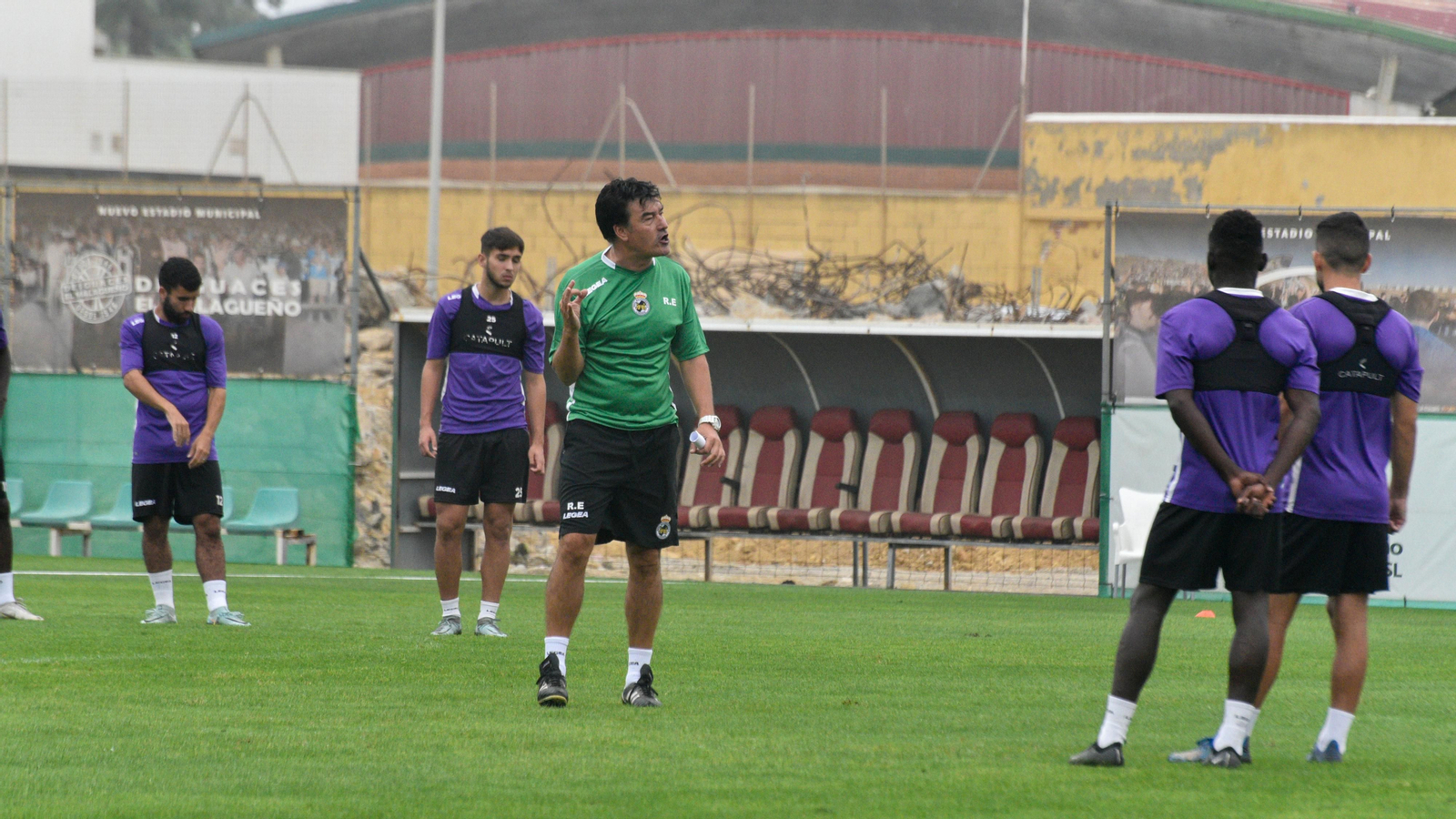 Fotos del primer entrenamiento de Rafa Escobar como entrenador de la Balona