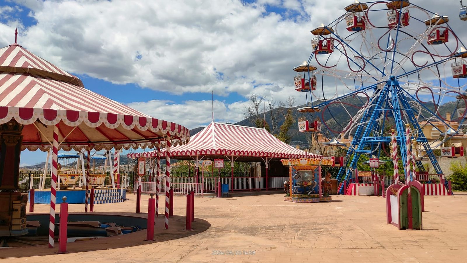 Una de las norias del parque de atracciones.