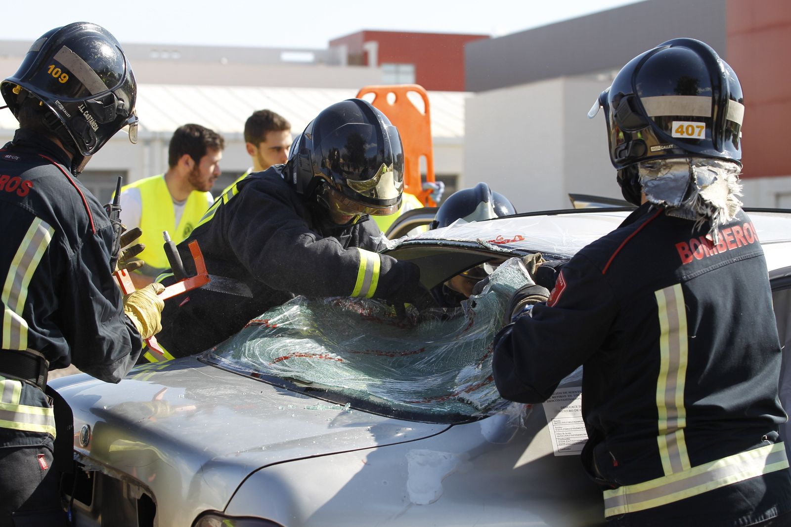 Las imágenes del simulacro de accidente con víctimas en la UAL