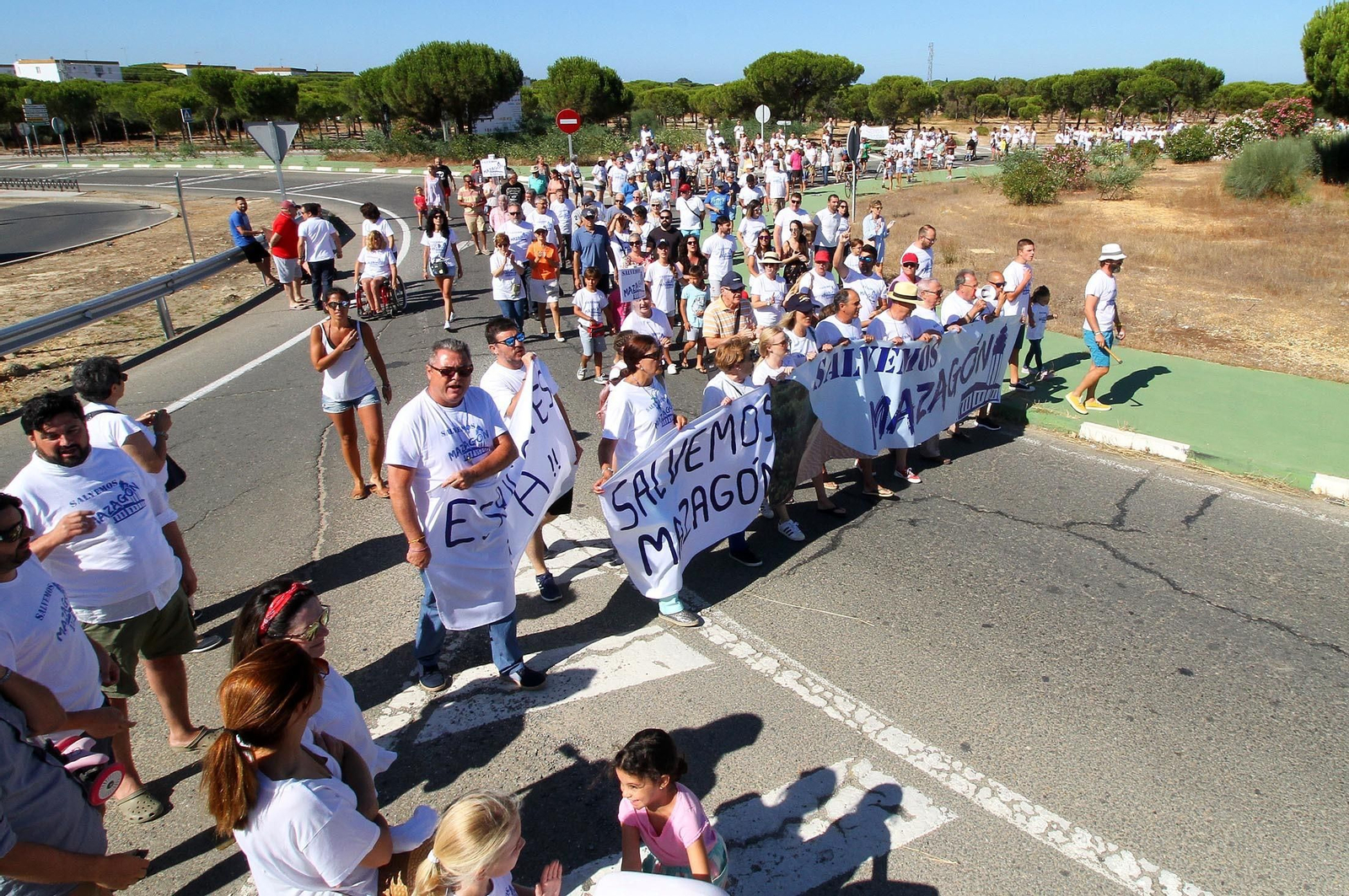 La manifestación "Salvemos Mazagón" en imágenes