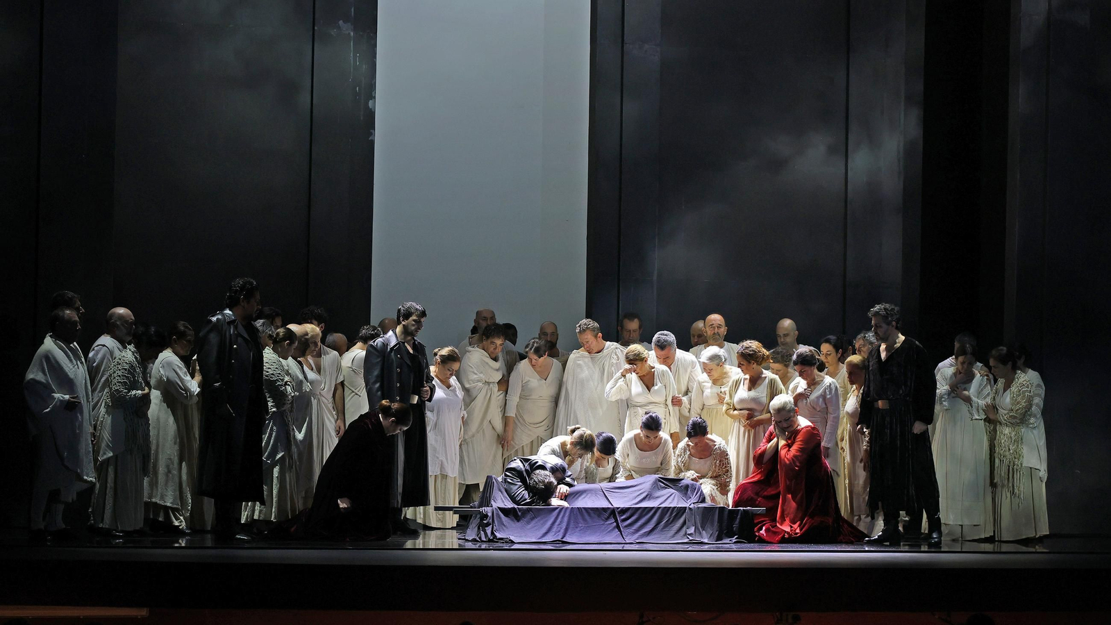 Imágenes de la ópera Macbeth en el Teatro Villamarta de Jerez