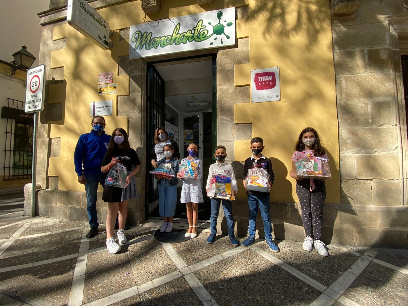Entrega en Mancharte de premios del Concurso de Dibujo Escolar MotoGP.