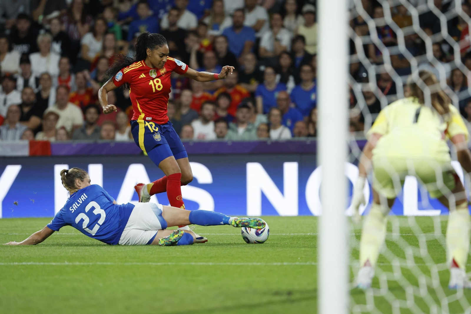 Las fotos del Italia - España de la Eurocopa femenina